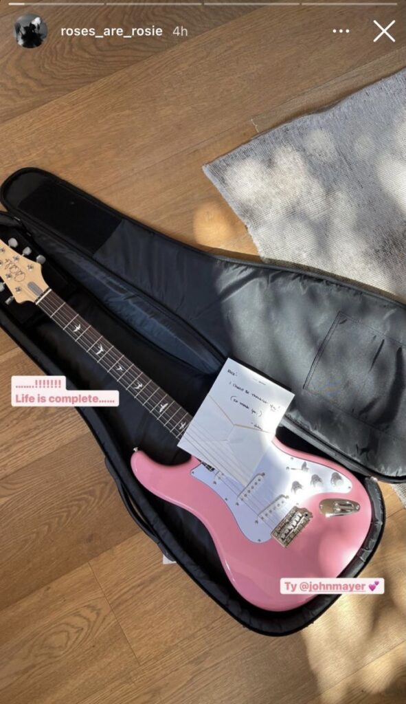 Gitar Rose BLACKPINK